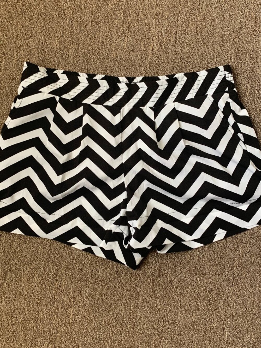 Womens Zig Zag Chevron Print Casual Shorts Black White Pull On Pockets s